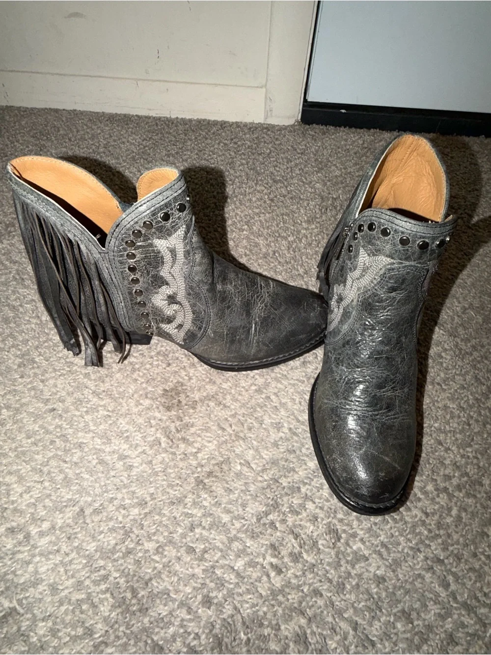Sterling River Women's Distressed Black with Fringe R-Toe Booties